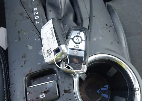 2025 Ford Mustang Ecoboost Fastback z USA, uszkodzony, nr VIN 1FA6P8TH6S5109161